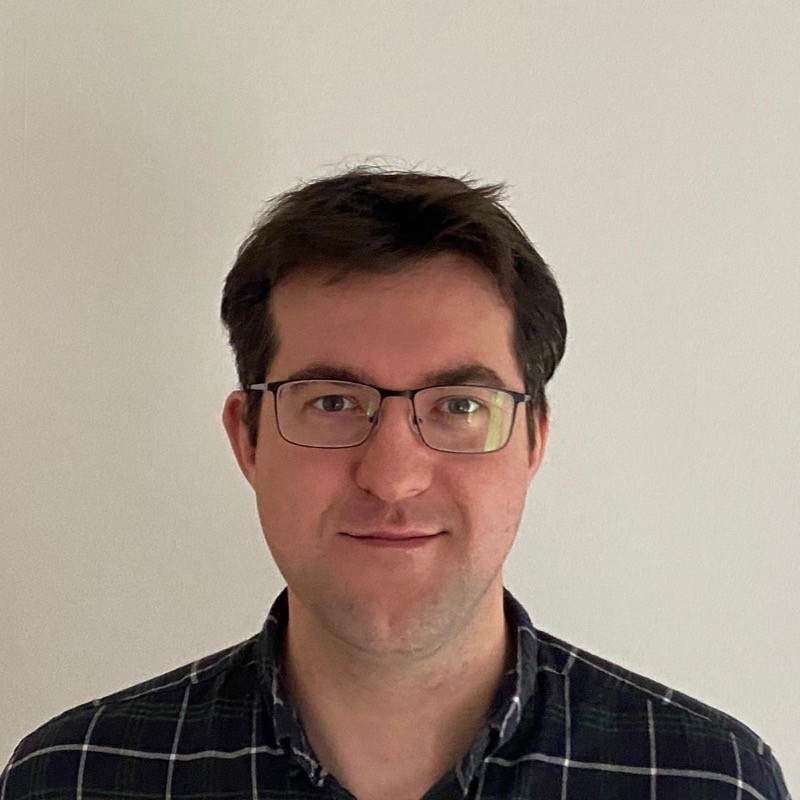 Aaron Searle headshot