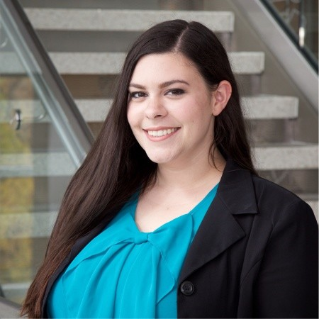 Christina Yakomin headshot