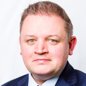 Gus Paul headshot